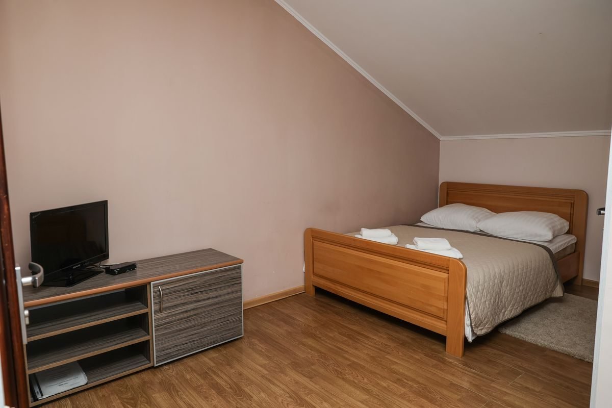 номер 2 (4) - Лісова Казка